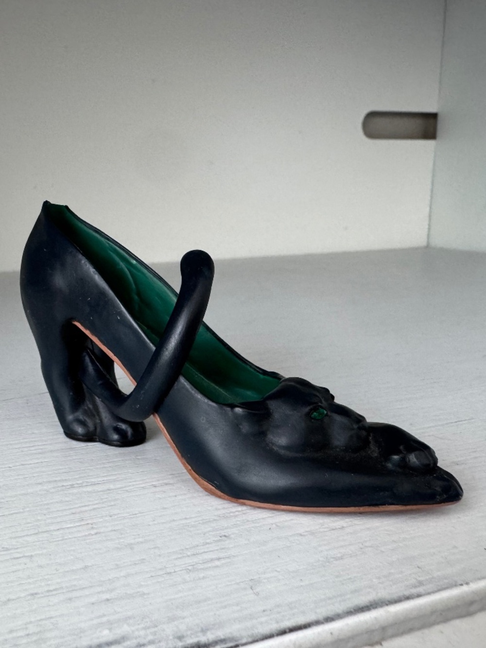 Just the Right Shoe “On The Prowl” 2000 Item 25120